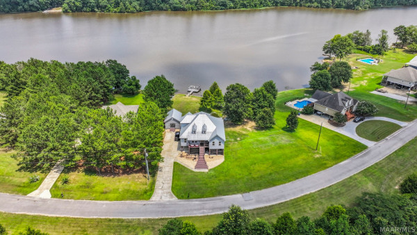 722 Lakeshore Drive