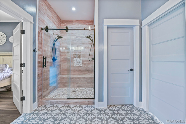 722 Lakeshore Drive