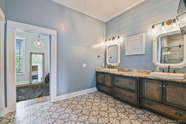 722 Lakeshore Drive