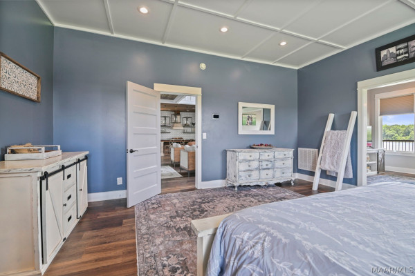 722 Lakeshore Drive