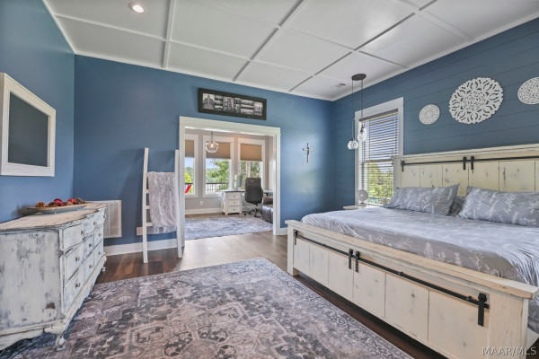 722 Lakeshore Drive