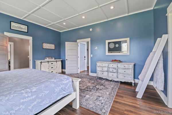 722 Lakeshore Drive