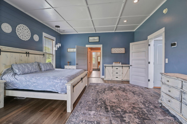 722 Lakeshore Drive