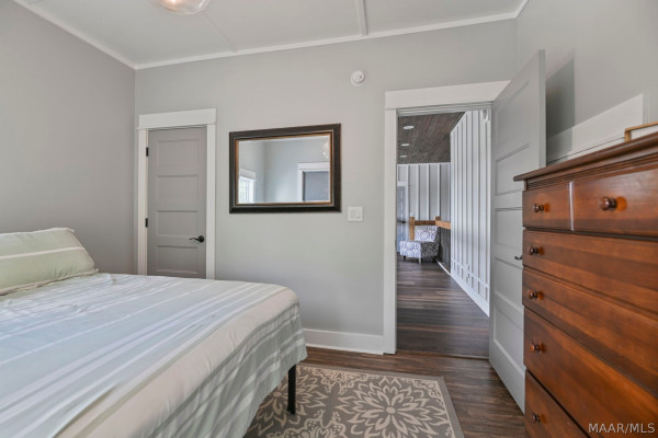 722 Lakeshore Drive