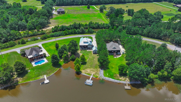 722 Lakeshore Drive