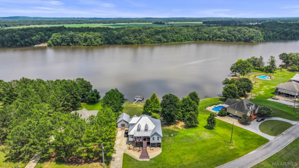 722 Lakeshore Drive