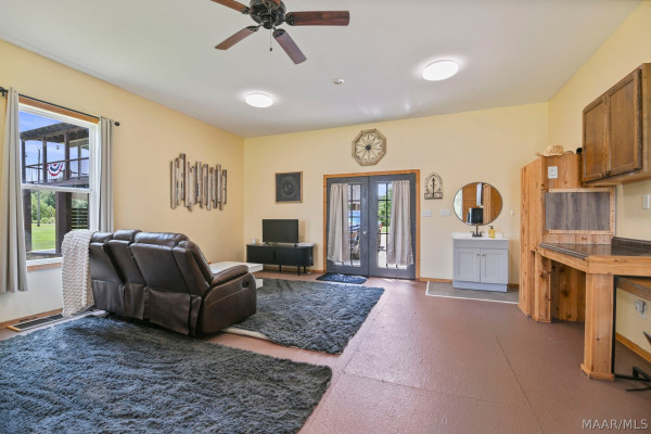 722 Lakeshore Drive
