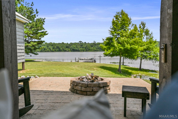 722 Lakeshore Drive