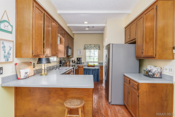 1813 Chenoweth Lane
