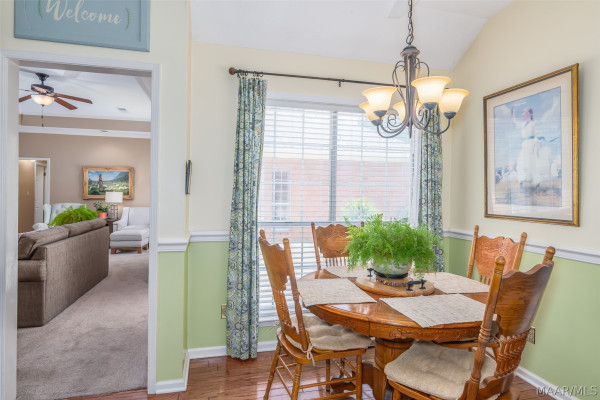1813 Chenoweth Lane