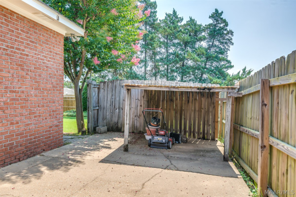 1813 Chenoweth Lane