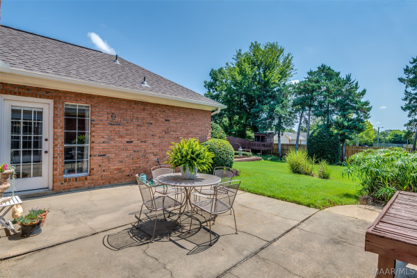 1813 Chenoweth Lane