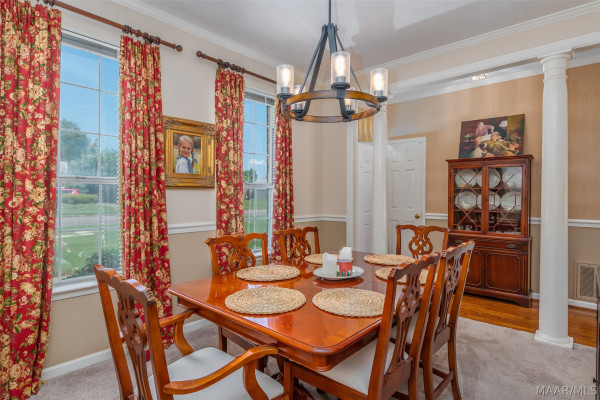 1813 Chenoweth Lane