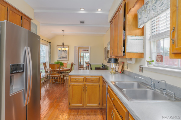 1813 Chenoweth Lane