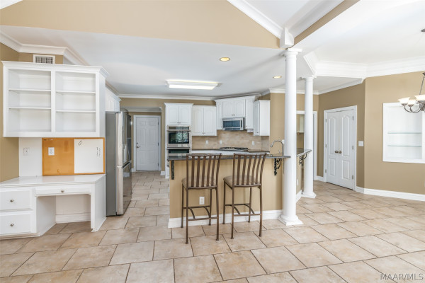 6100 HENLEY HEDGE Court