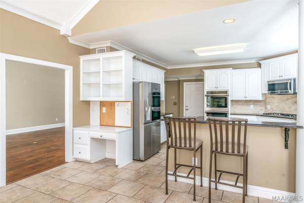 6100 HENLEY HEDGE Court