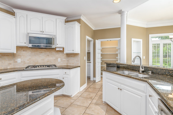 6100 HENLEY HEDGE Court
