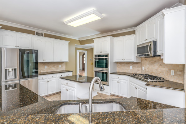 6100 HENLEY HEDGE Court