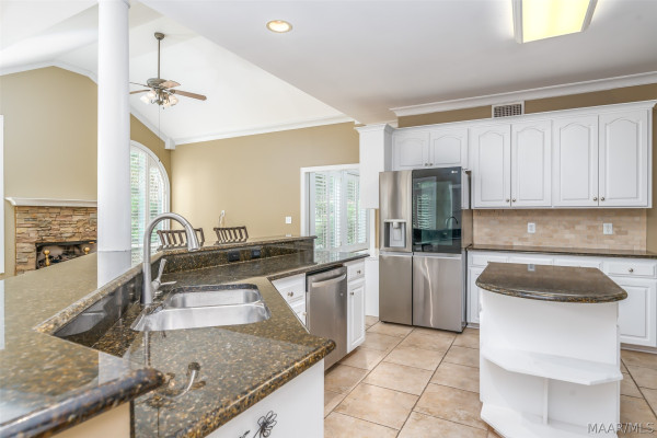 6100 HENLEY HEDGE Court