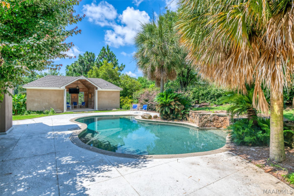 6100 HENLEY HEDGE Court
