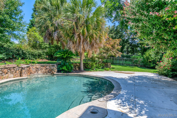 6100 HENLEY HEDGE Court