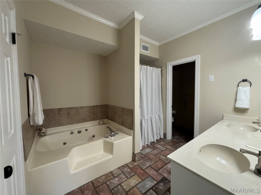 8618 STURBRIDGE Drive