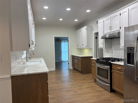 8618 STURBRIDGE Drive