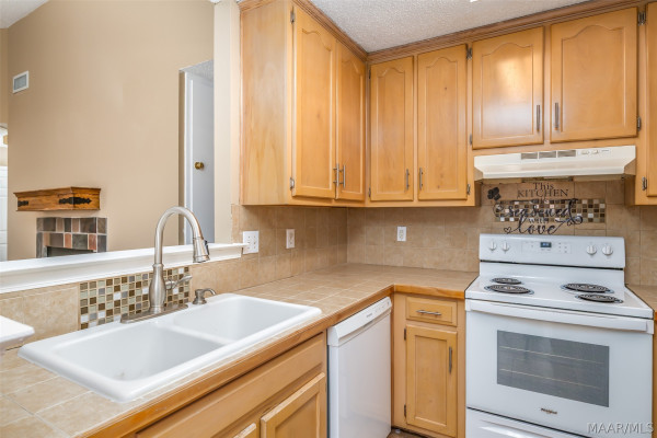 6825 Canter Trail
