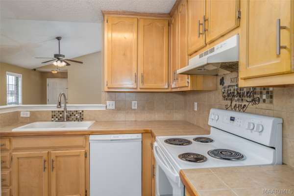 6825 Canter Trail