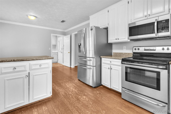 1849 Woodmere Loop