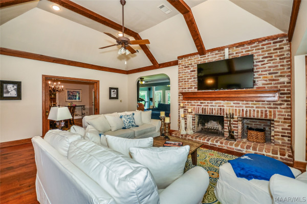 9171 VAUGHN Road