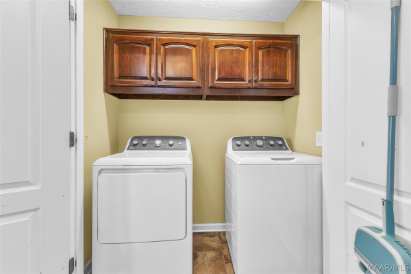 190 RIDGEVIEW Drive