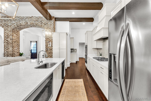 8901 Crescent Lodge Drive