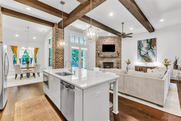 8901 Crescent Lodge Drive