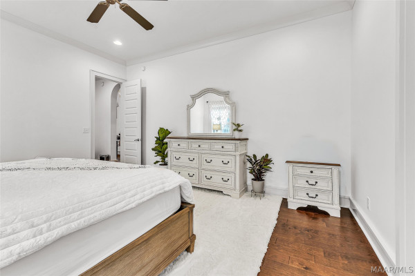 8901 Crescent Lodge Drive
