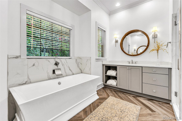 8901 Crescent Lodge Drive