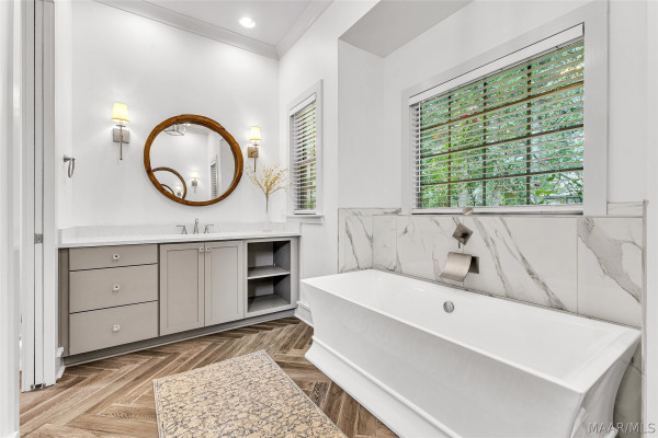 8901 Crescent Lodge Drive