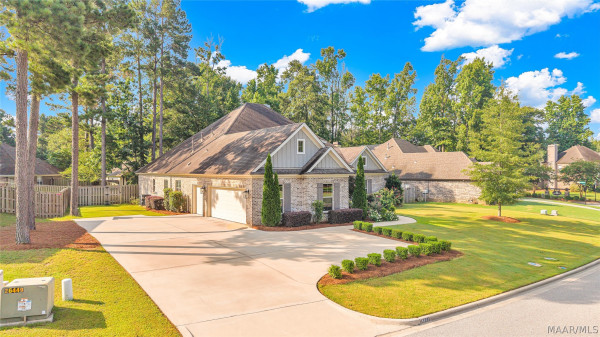 8901 Crescent Lodge Drive