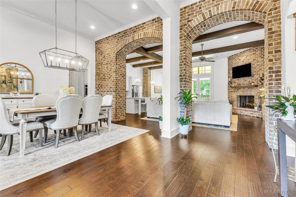 8901 Crescent Lodge Drive