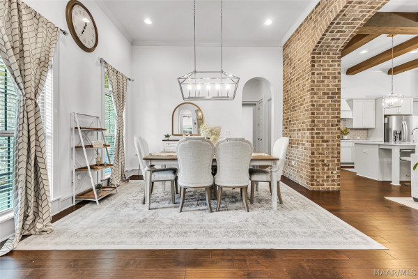 8901 Crescent Lodge Drive