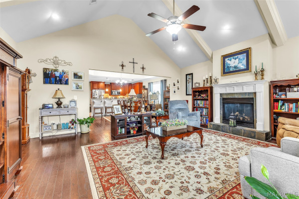 271 Meadowview Lane