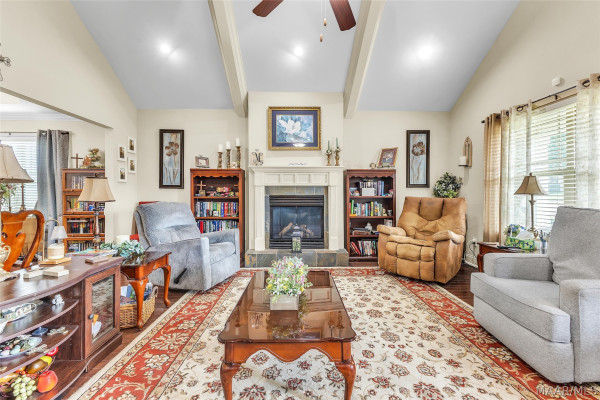 271 Meadowview Lane