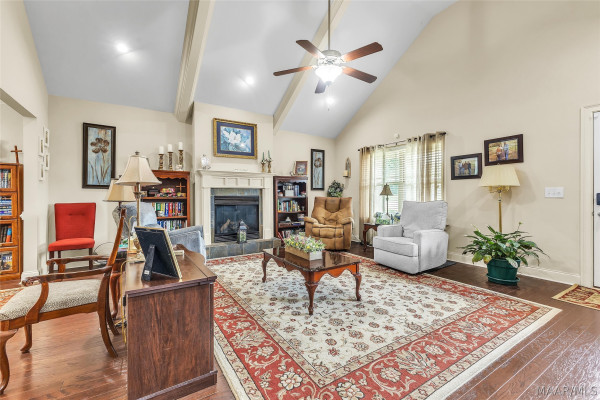 271 Meadowview Lane