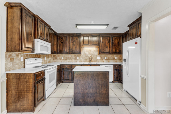 838 Dee Drive