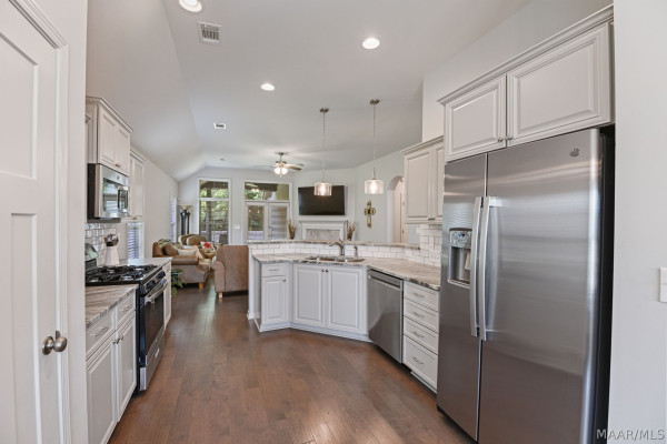 605 Glenmede Lane