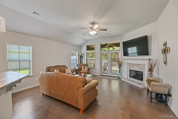 605 Glenmede Lane