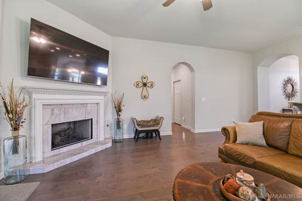 605 Glenmede Lane
