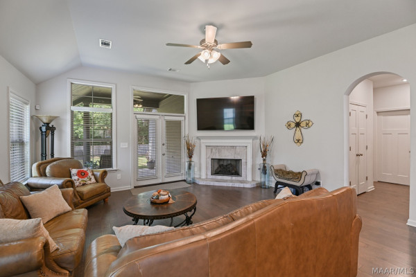 605 Glenmede Lane