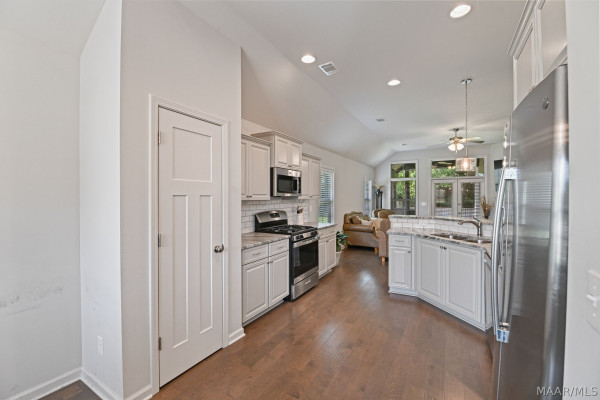605 Glenmede Lane