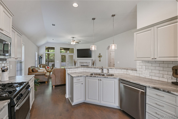 605 Glenmede Lane